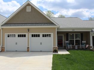 220 S Boyles St, Pilot Mountain, NC 27041