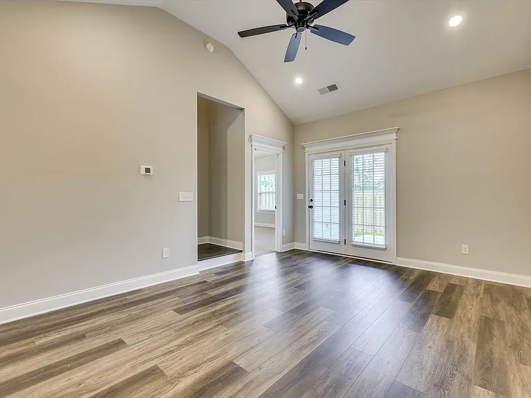 1122 Jolly Ln — Photo 5
