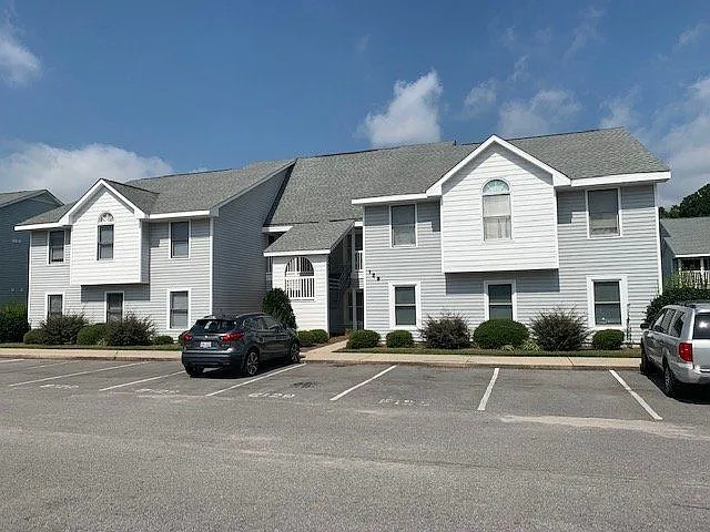 129 W Victoria Ct #E — Photo 1