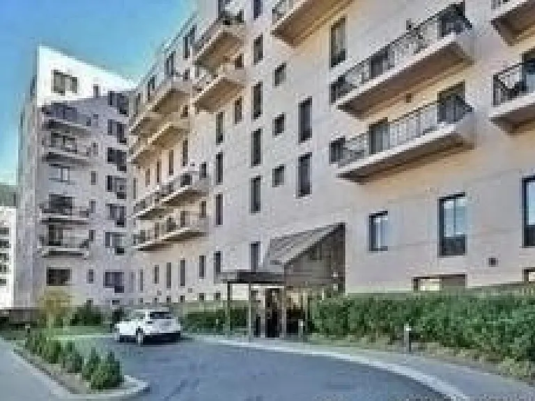 100 W Broadway #3C — Photo 1