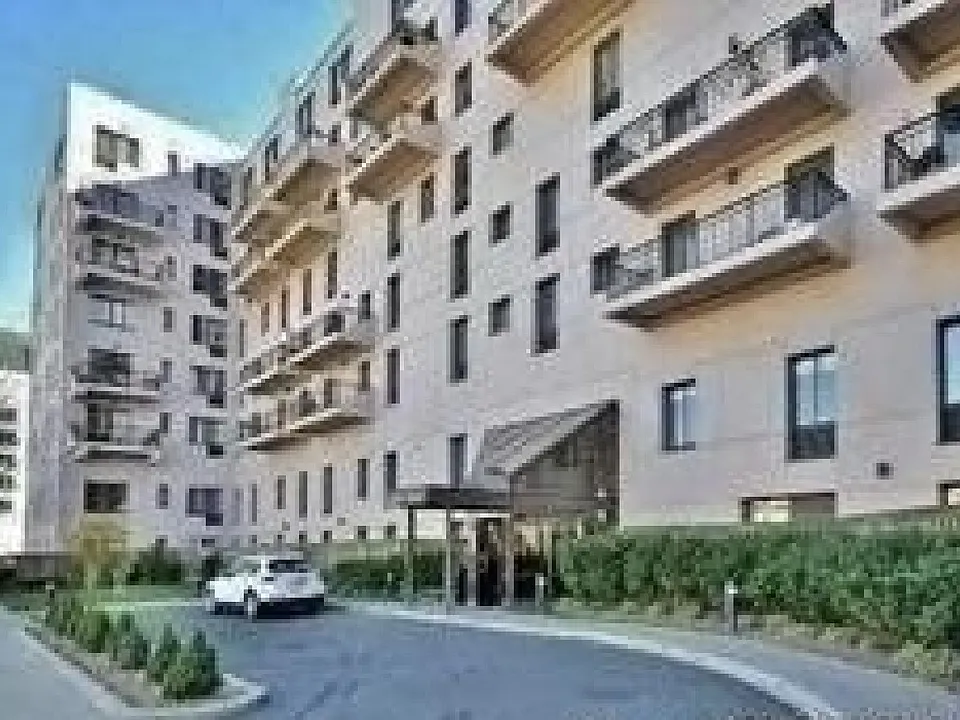 100 W Broadway #3C