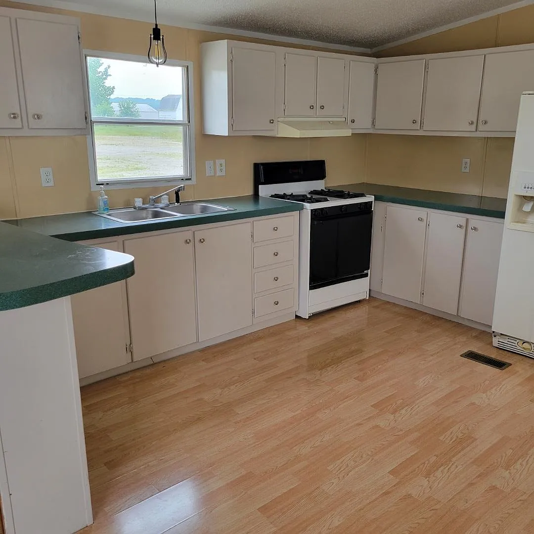 32870 Waverly St — Photo 1