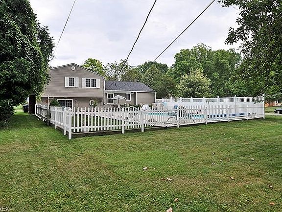 3rd image of 448 Hurst Dr