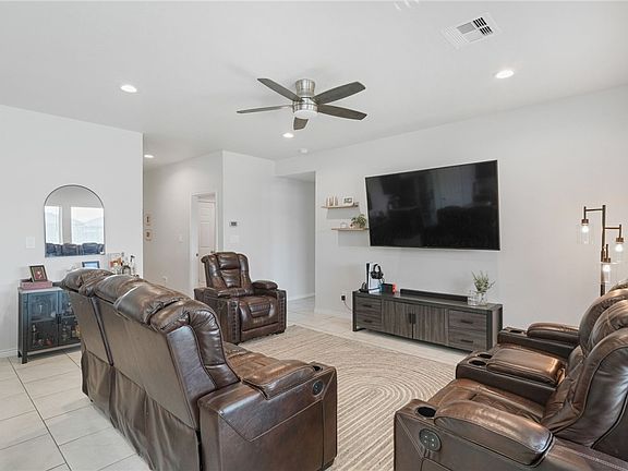 4th image of 3918 Shiva Dr