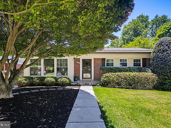 2nd image of 504 Waterford Rd