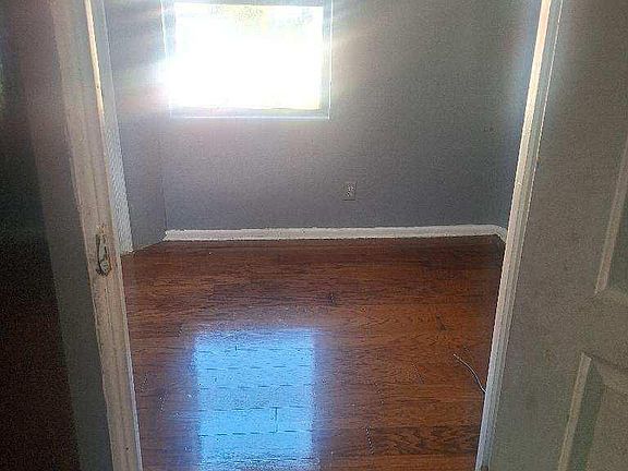 5th image of 1562 W 22nd St