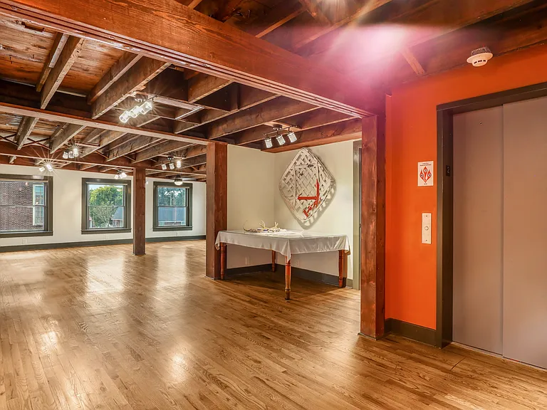 594 Locust Street125 West 6th Ave — Photo 14