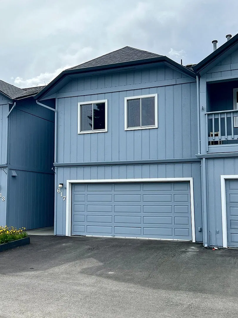 High speed internet included - 3 bedroom townhouse — Photo 1