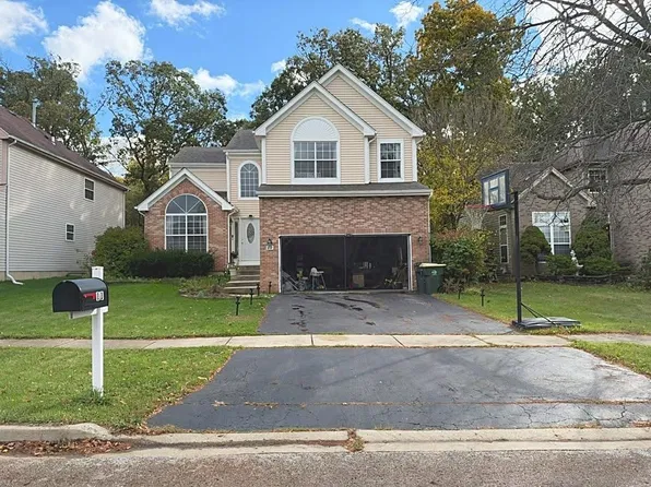 11 Eagle Ct, Streamwood, IL 60107