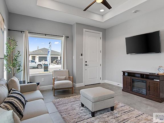 3rd image of 3218 Villa Rosa Dr