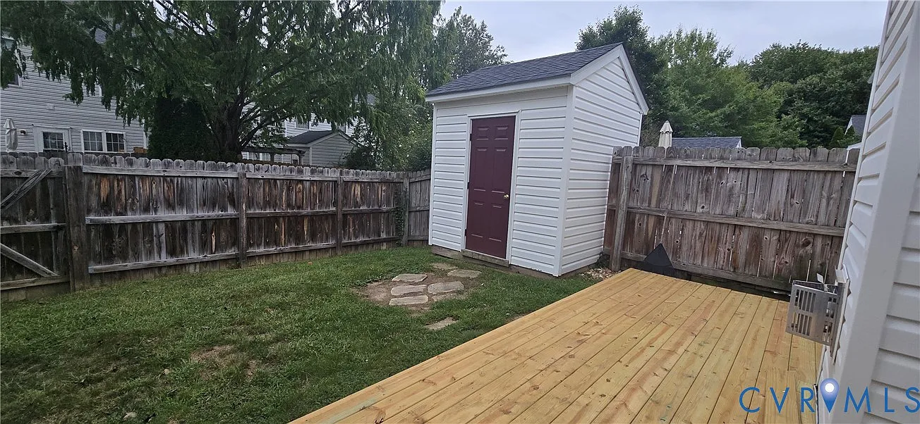 3 bed, 2.5 bath, 1452 sqft, $2,100 — Photo 4