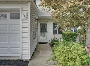 247 Tamerisk Ln, New Windsor, NY 12553