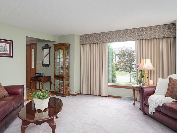 Large, bright Living Room
