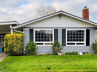 1207 5th St, Tillamook, OR 97141