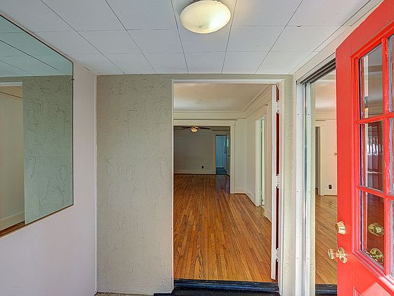 5th image of 835 N Ogden Dr