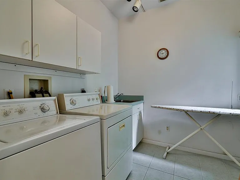 2437 Swordfish Ln — Photo 24