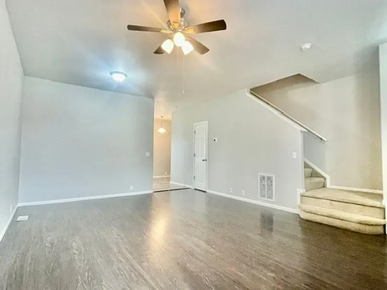 2146 Creekridge Point — Photo 5
