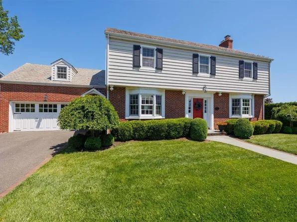 17 Essex Lane, Rockville Centre, NY 11570