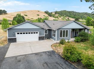 445 Hatfield Dr, Roseburg, OR 97470