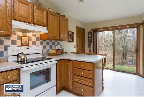 Kitchen w/ Patio Doors