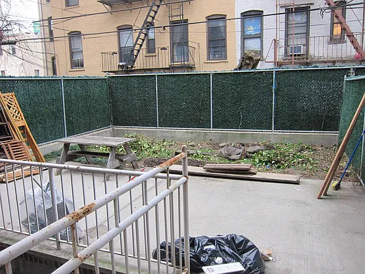 Rented by Realty 2000 Corp | media 17