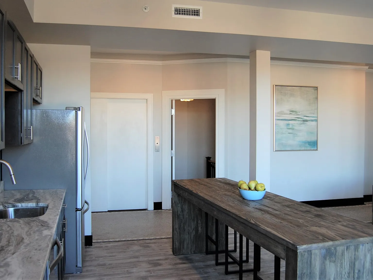 4 bed, 4.5 bath, 2500 sqft, $3,900 — Photo 3