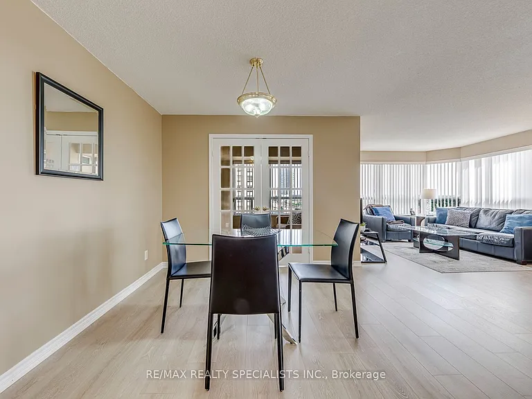 25 Kingsbridge Garden Cir W #924 — Photo 26