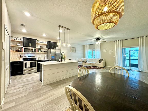 3rd image of 12665 Josslyn Ln