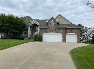 1105 Glen Oaks Dr, West Des Moines, IA 50266