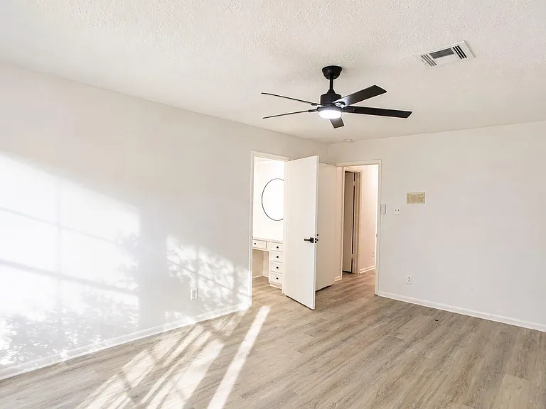 10710 Sandy Shoals Dr — Photo 20