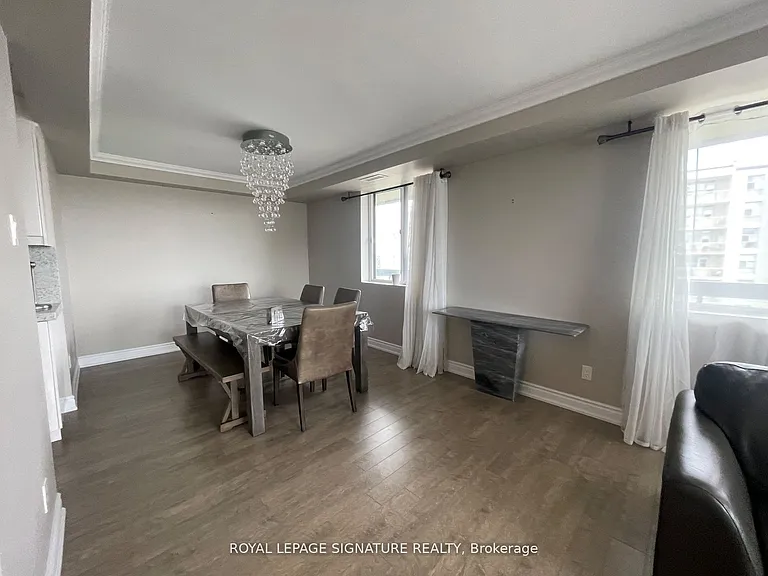 8111 Yonge St #1010 — Photo 3
