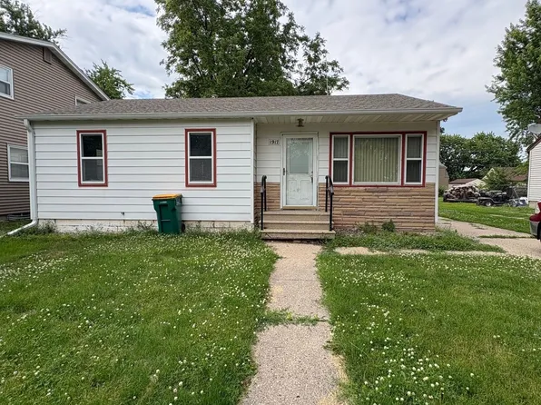 1917 Bimelich Ln, Albert Lea, MN 56007