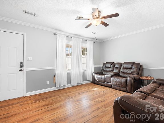 5th image of 350 Pinevale Dr