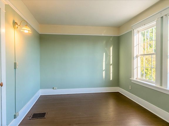 5th image of 1006 E 31st St