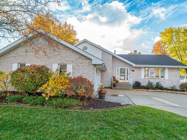 927 Woodhollow Dr, Schererville, IN 46375