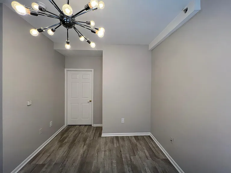 22 Emory St #14E — Photo 3