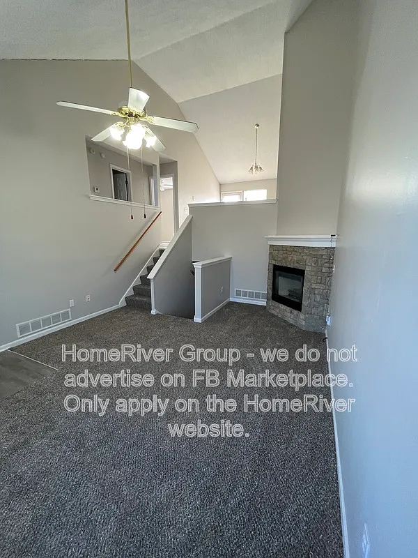 3 bed, 2.0 bath, 900 sqft, $1,595 — Photo 2