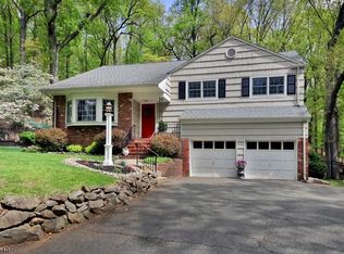 3 Lindabury Ln, Morris Plains, NJ 07950