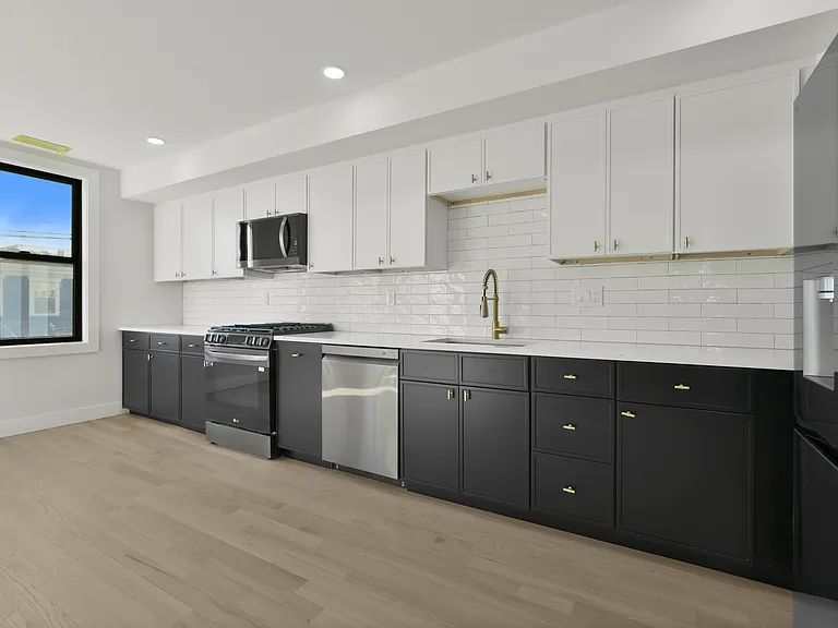 280-282 Sumner St #2 — Photo 3
