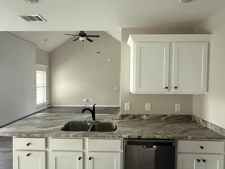 100 Weston Cv — Photo 19