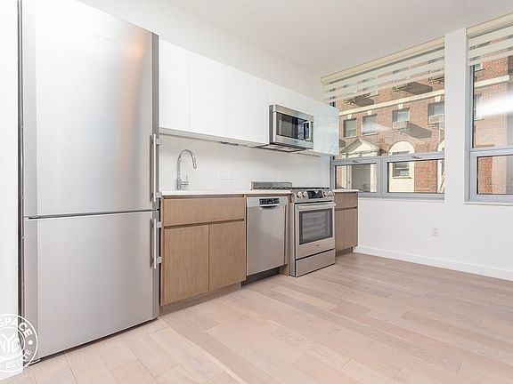 2nd image of 107 Columbia Hts #10I
