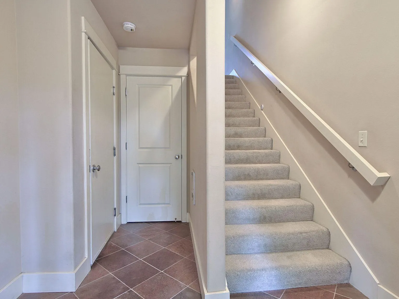 2109 NE 50th Way — Photo 2