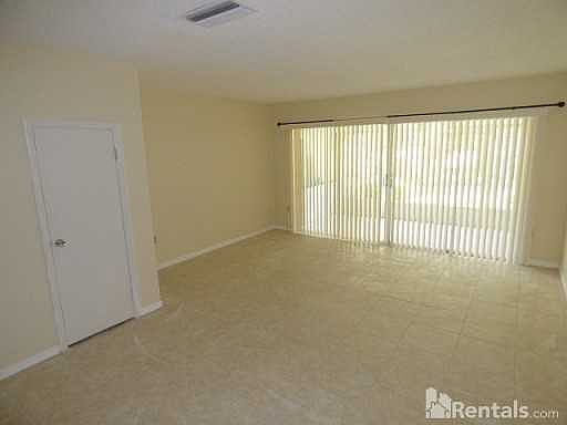 2nd image of 1246 Villa Ln