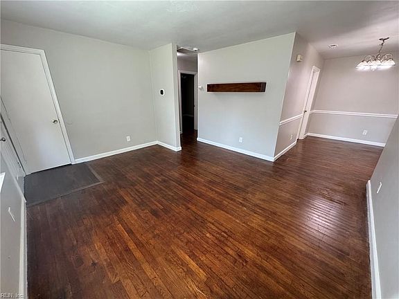 3rd image of 3549 Seay Ave