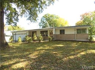 10820 Landseer Dr, Saint Louis, MO 63136