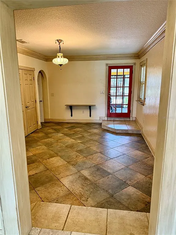 3 bed, 2.0 bath, 2532 sqft, $4,300 — Photo 4