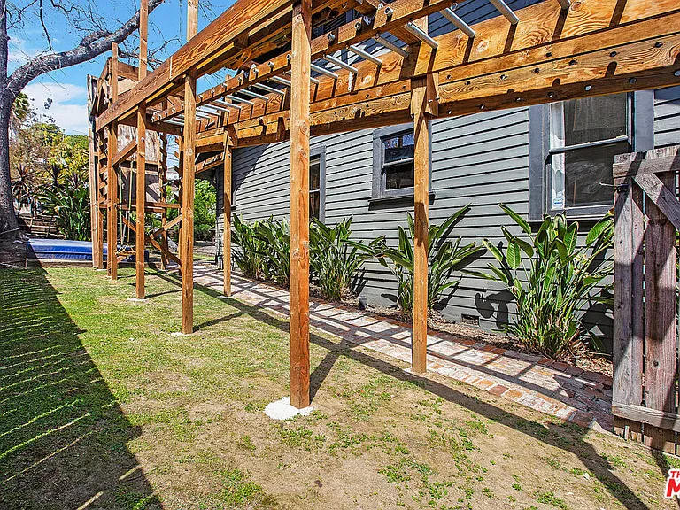 1421 N Alvarado St — Photo 33