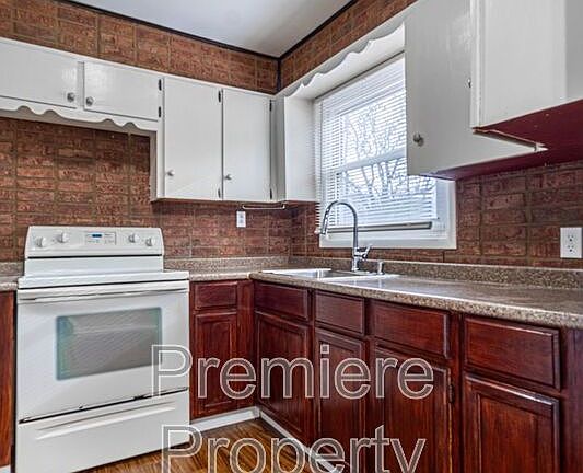 5th image of 7111 NE 52nd St