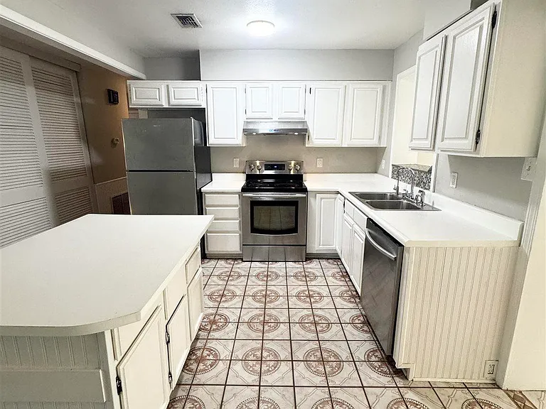 802 Blue Springs Dr — Photo 4