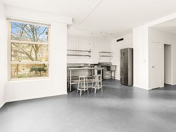 5th image of 80 La Salle St APT 2E